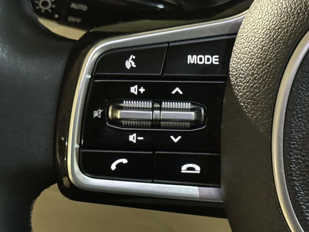 Used 2022 Black Kia S image 23