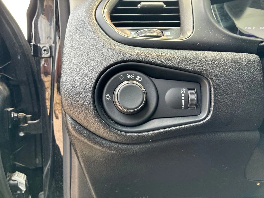 Used 2023 Black Jeep Latitude image 15