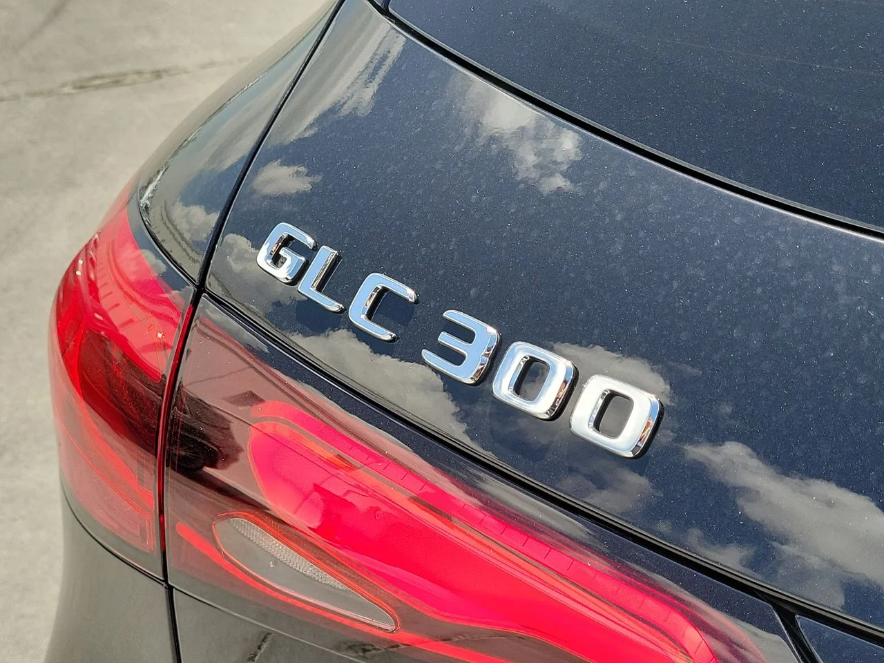 New 2026 Black Mercedes-Benz GLC 300 image 7
