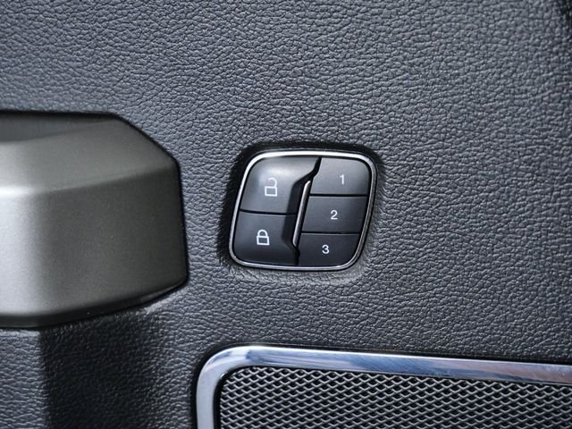 Used 2015  Ford Lariat image 31