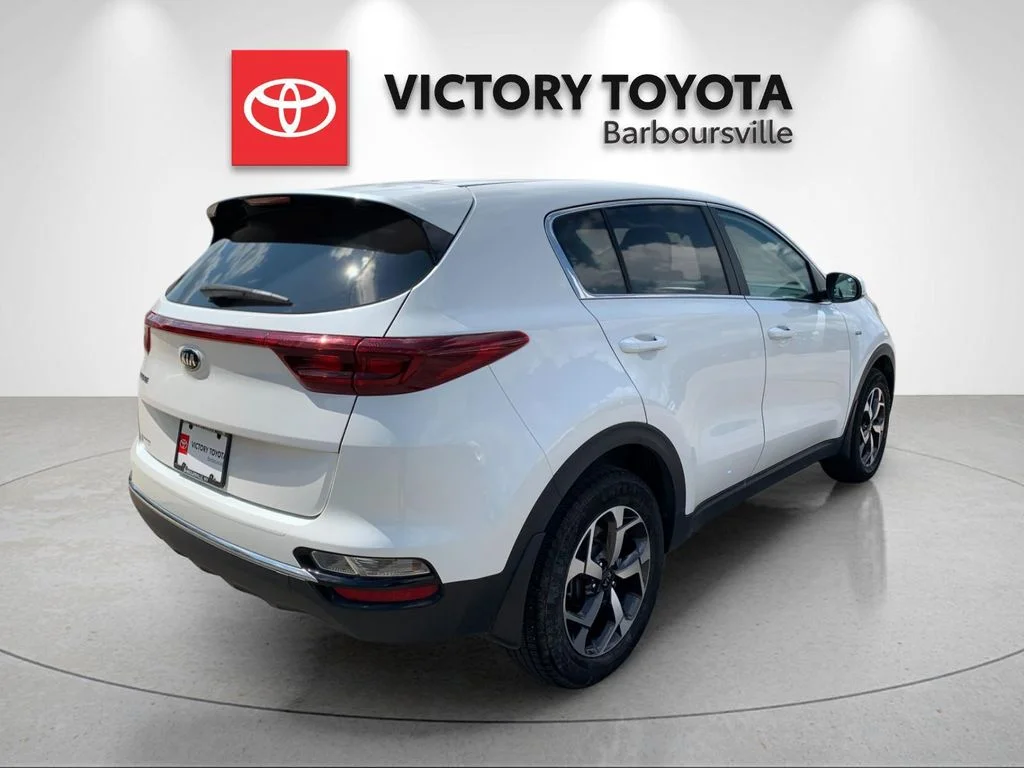 Used 2022 White Kia LX image 7