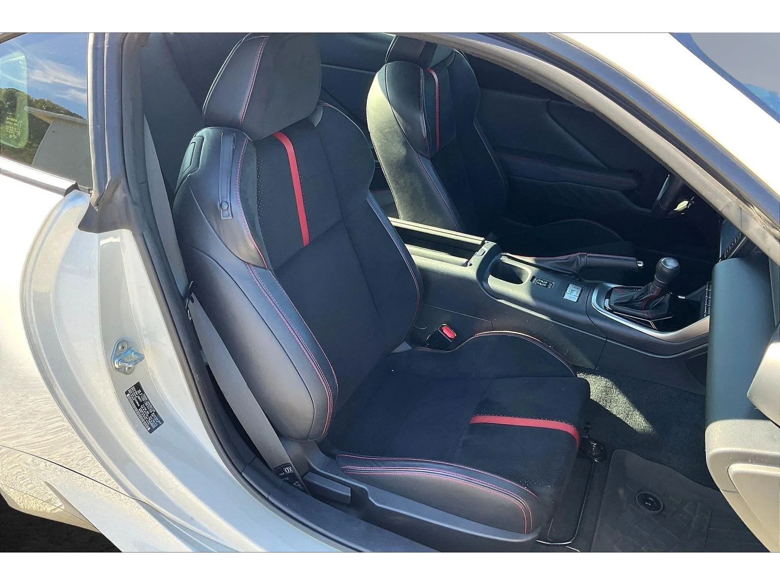 Used 2022 White Subaru Limited image 6
