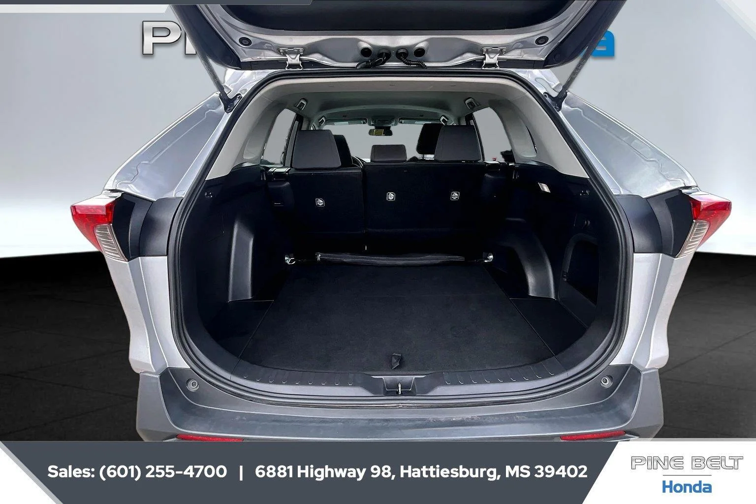 Used 2024 Silver Sky Metallic Toyota XLE image 21