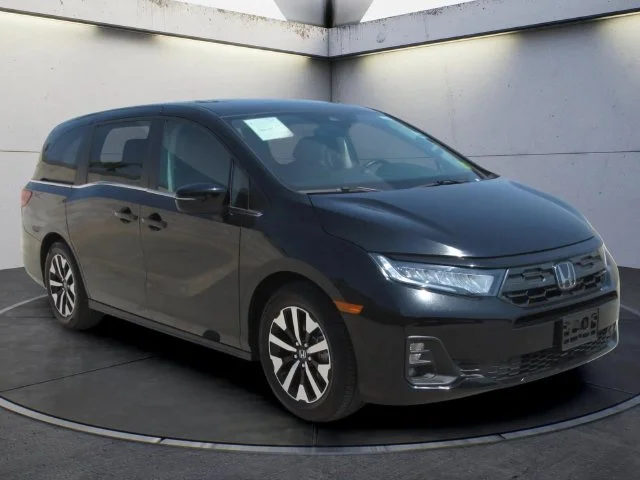 Certified Used 2025 Modern Steel Metallic Honda EX-L image 2