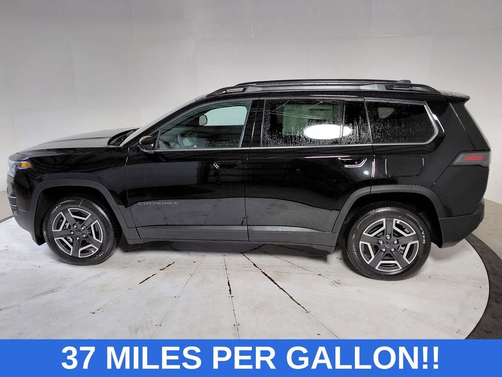 New 2026 Diamond Black Crystal Pearl-Coat Exterior Paint Jeep Limited image 4