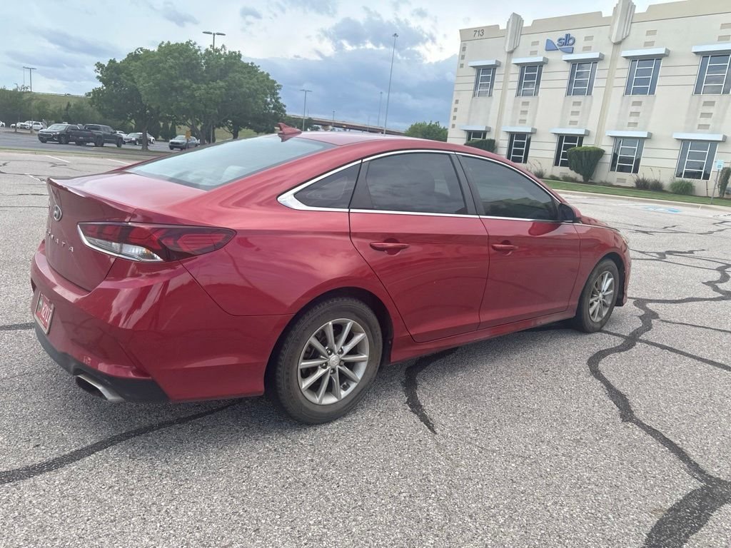 Used 2019 Red Hyundai SE image 3