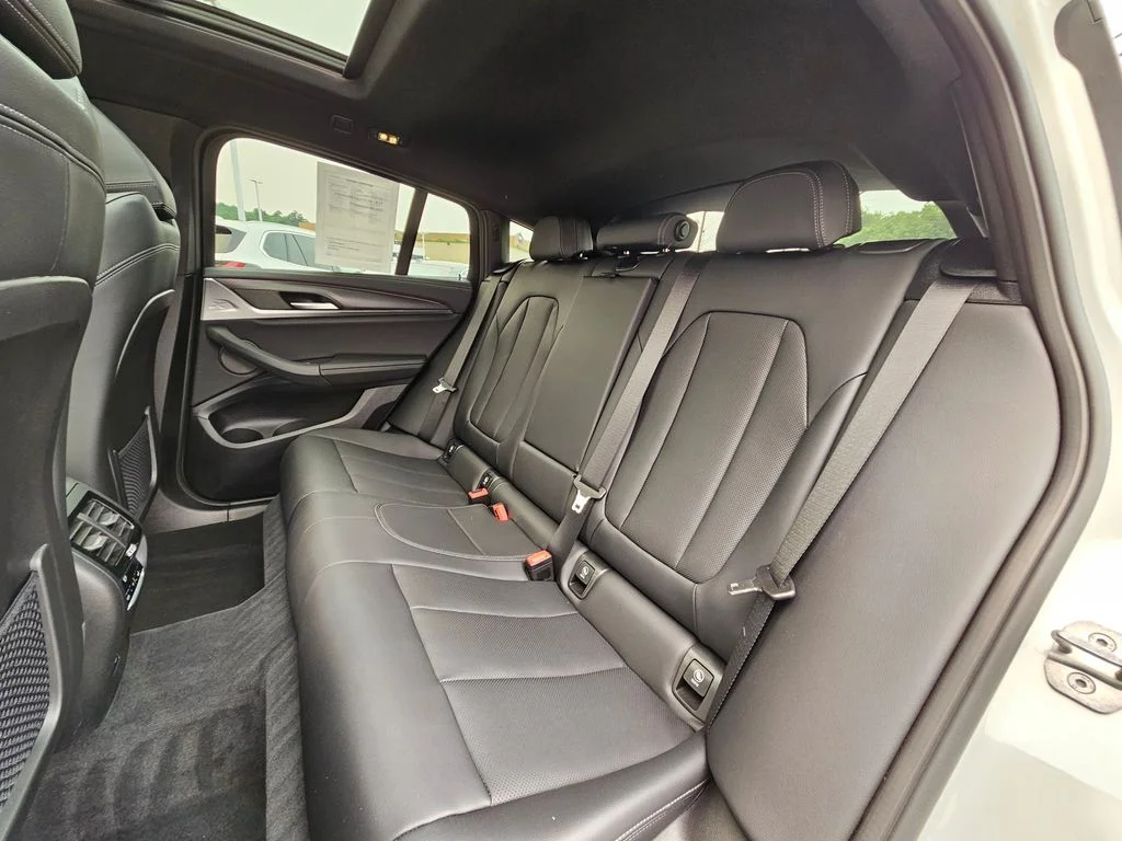 Used 2025 Alpine White BMW M40i image 21