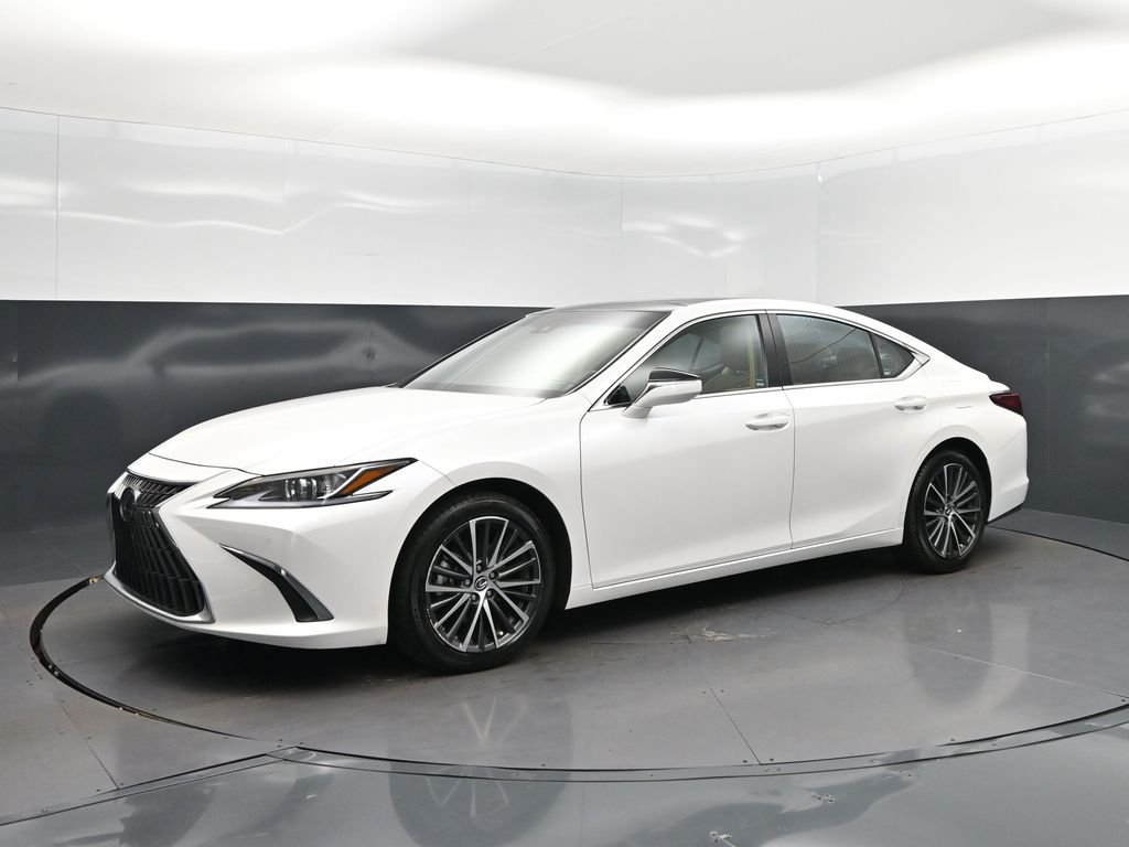 Used 2024 White Lexus 350 image 3