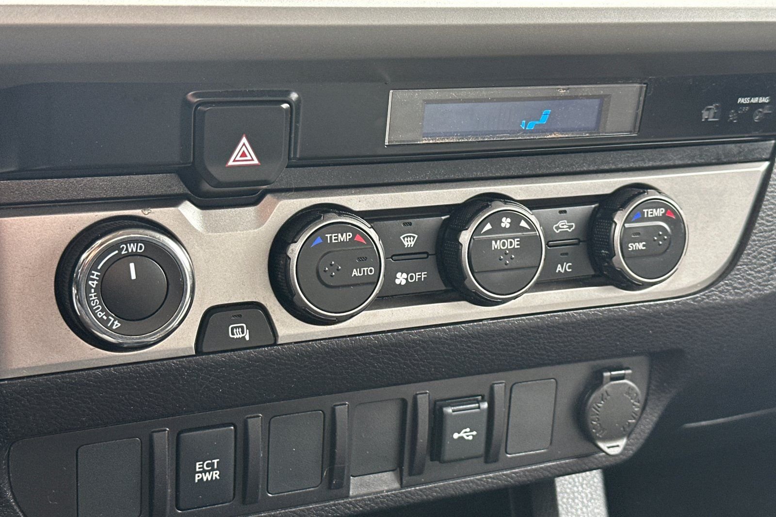 Used 2022 Blue Toyota SR5 image 18