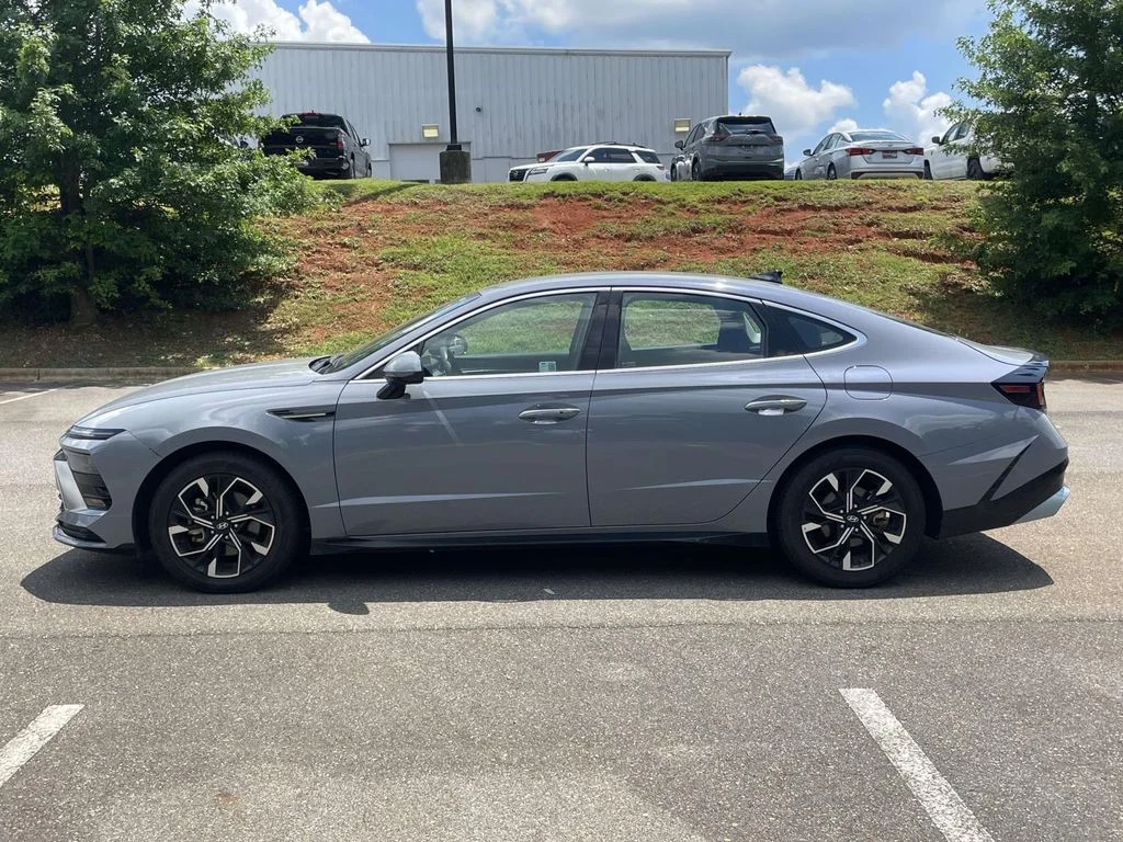 Used 2024 Transmission Blue Hyundai SEL image 6