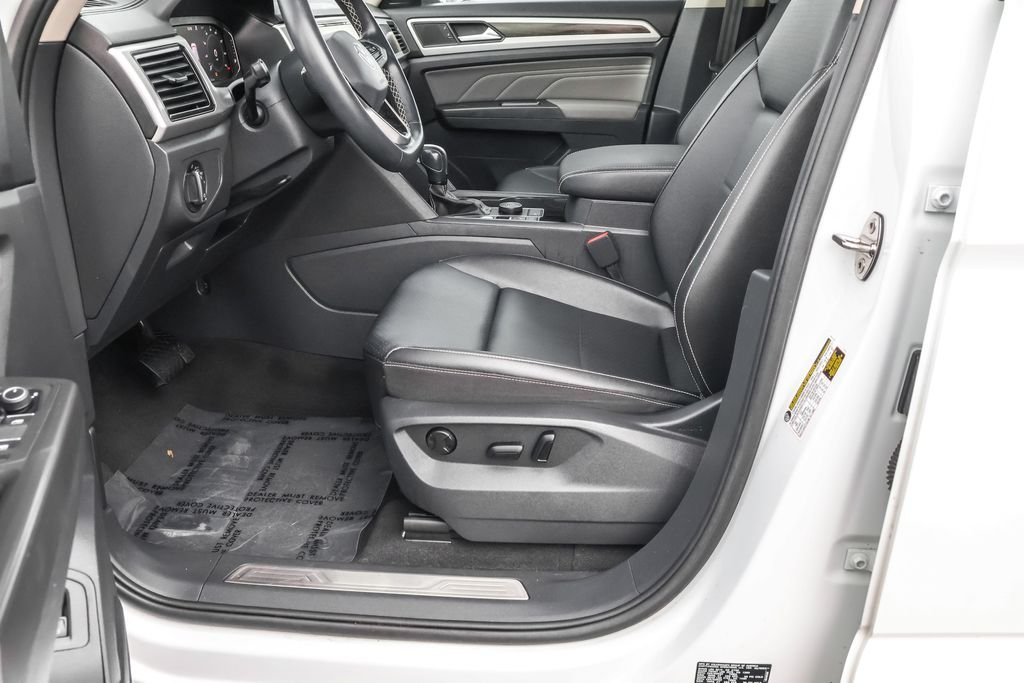 Used 2023 White Volkswagen 3.6L V6 SE w/Technology image 18