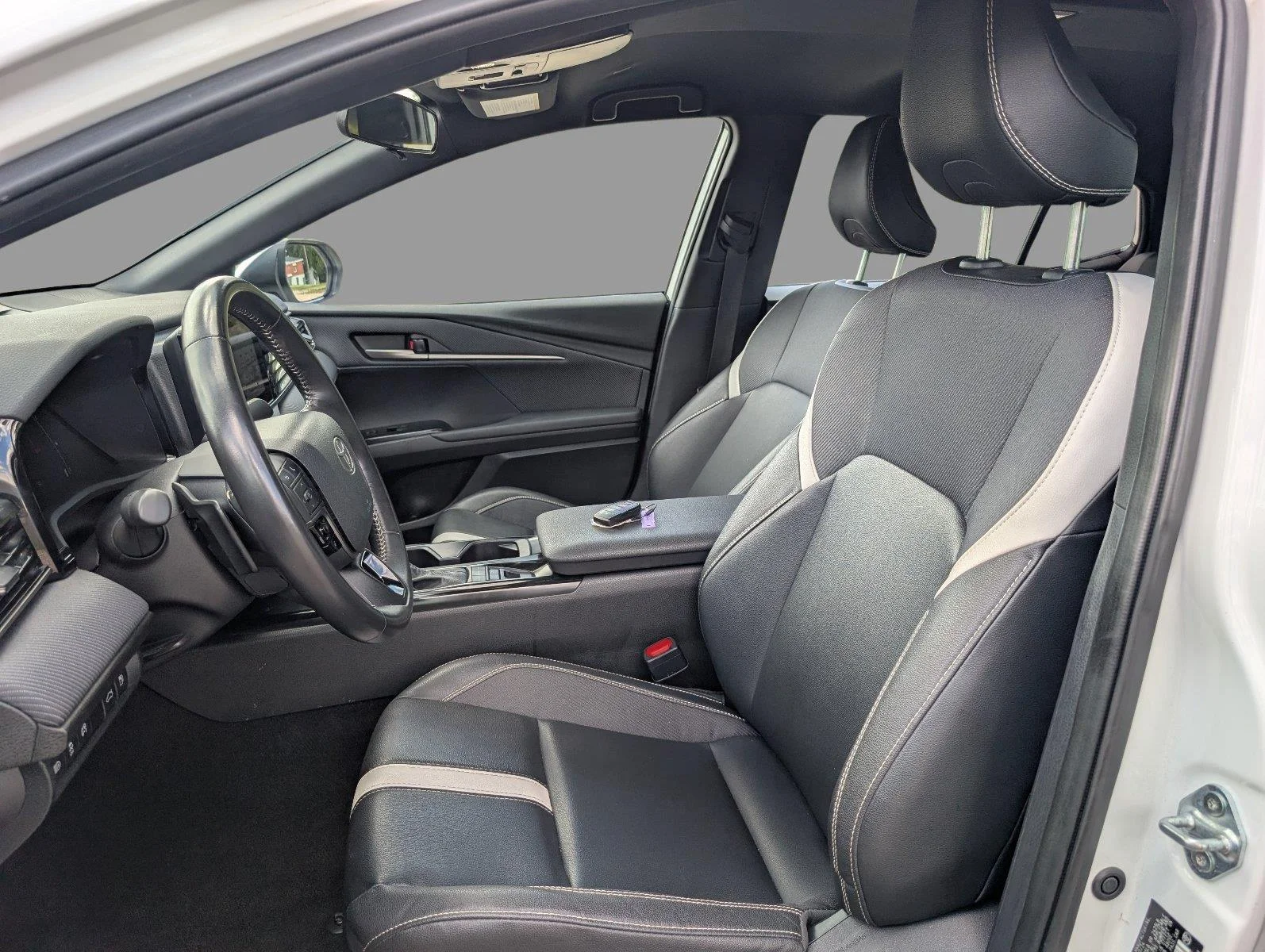 Used 2025 Ice Cap Toyota SE image 16