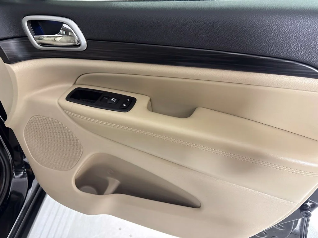 Used 2022 Black Jeep Laredo E image 15