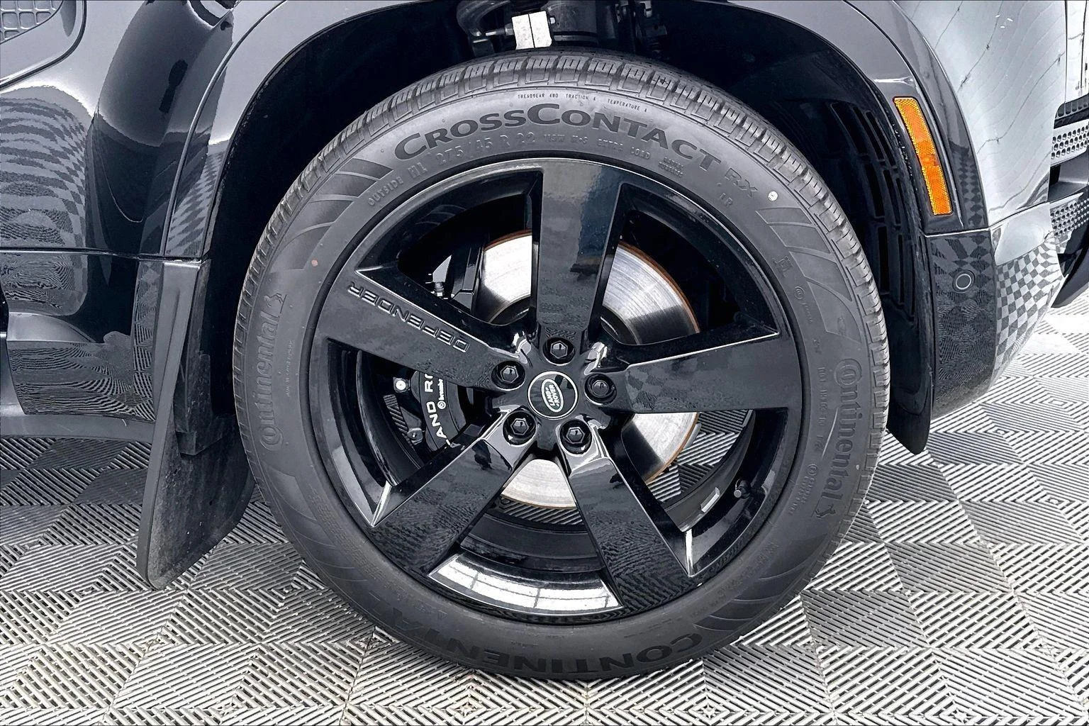 Used 2024 Santorini Black Metallic Land Rover V8 image 32