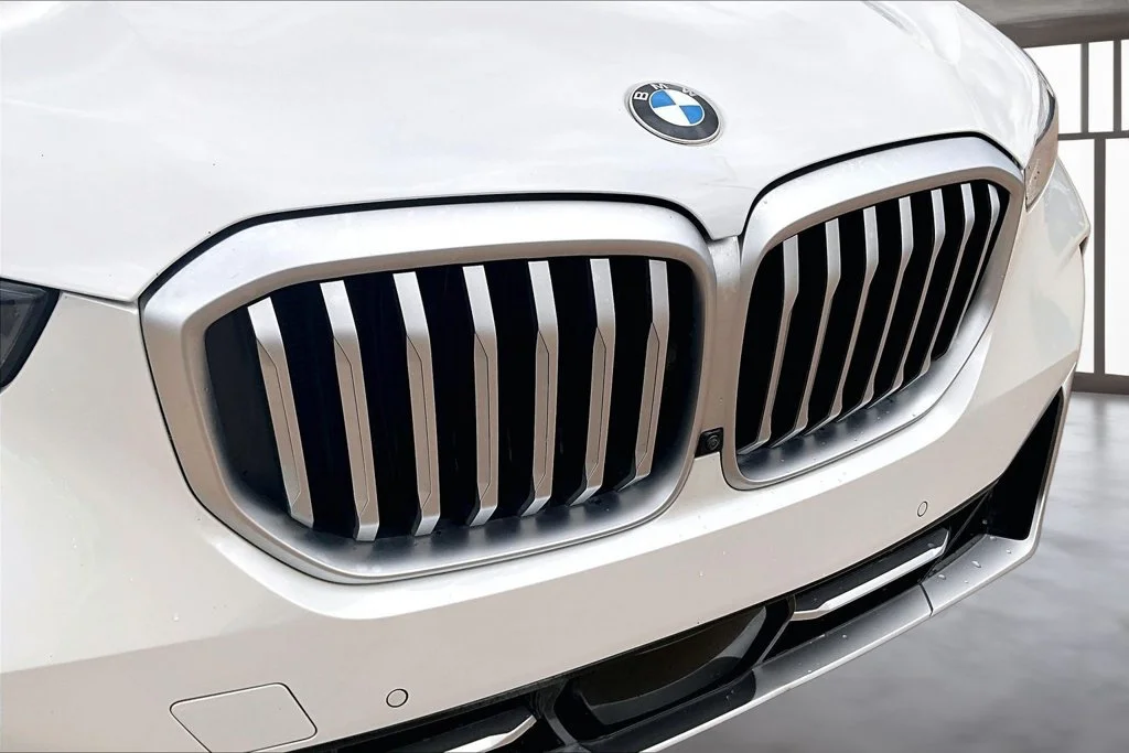 Used 2024 White BMW xDrive40i image 28