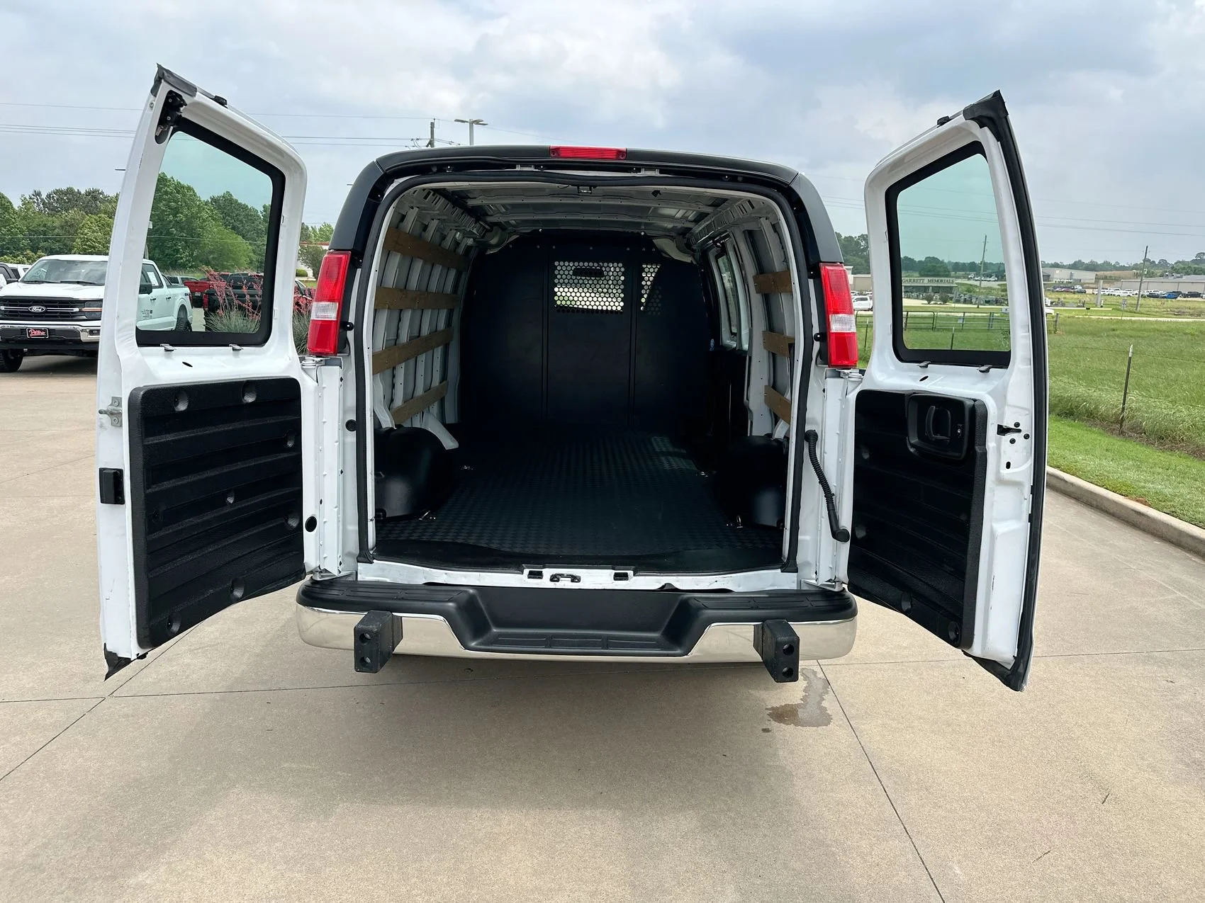 Used 2024 Summit White Chevrolet Work Van image 20