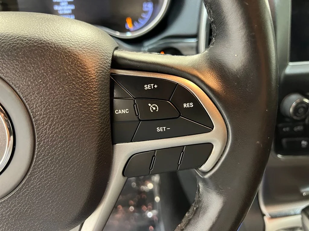 Used 2019 Red Jeep Laredo E image 20