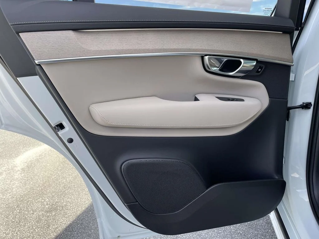 New 2026 Crystal White Volvo Plus image 3