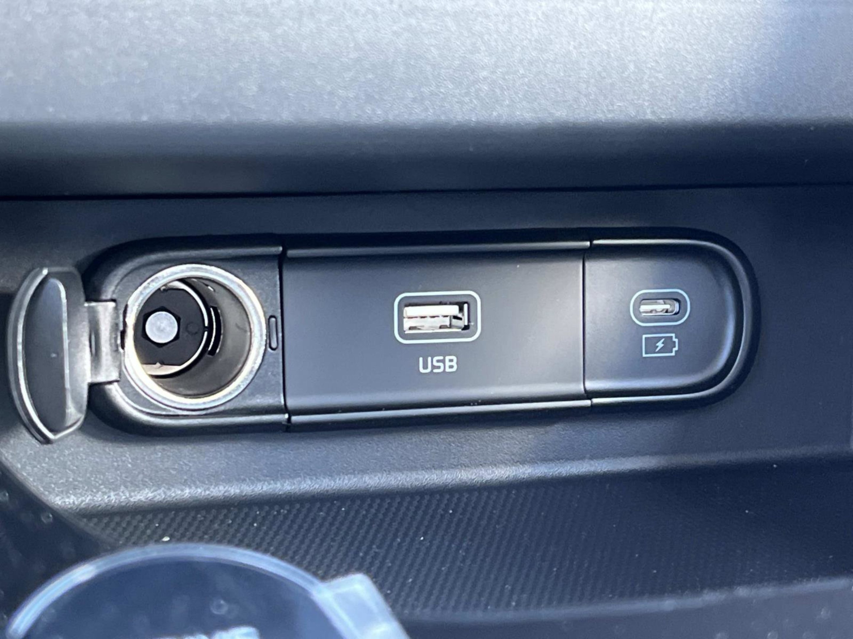 New 2026 Snow White Pearl Kia S image 9