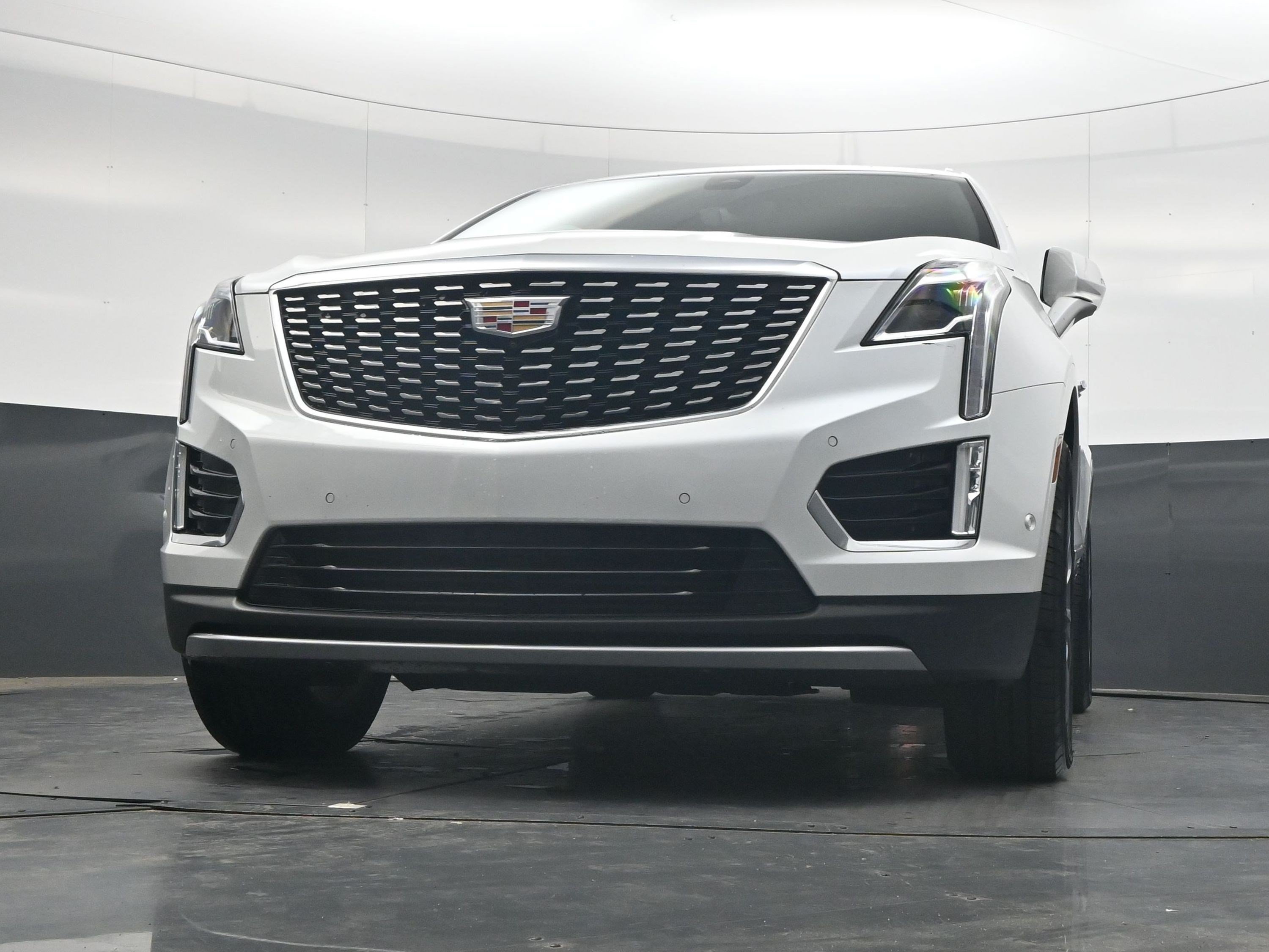 Used 2024 Crystal White Tricoat Cadillac FWD Premium Luxury image 25