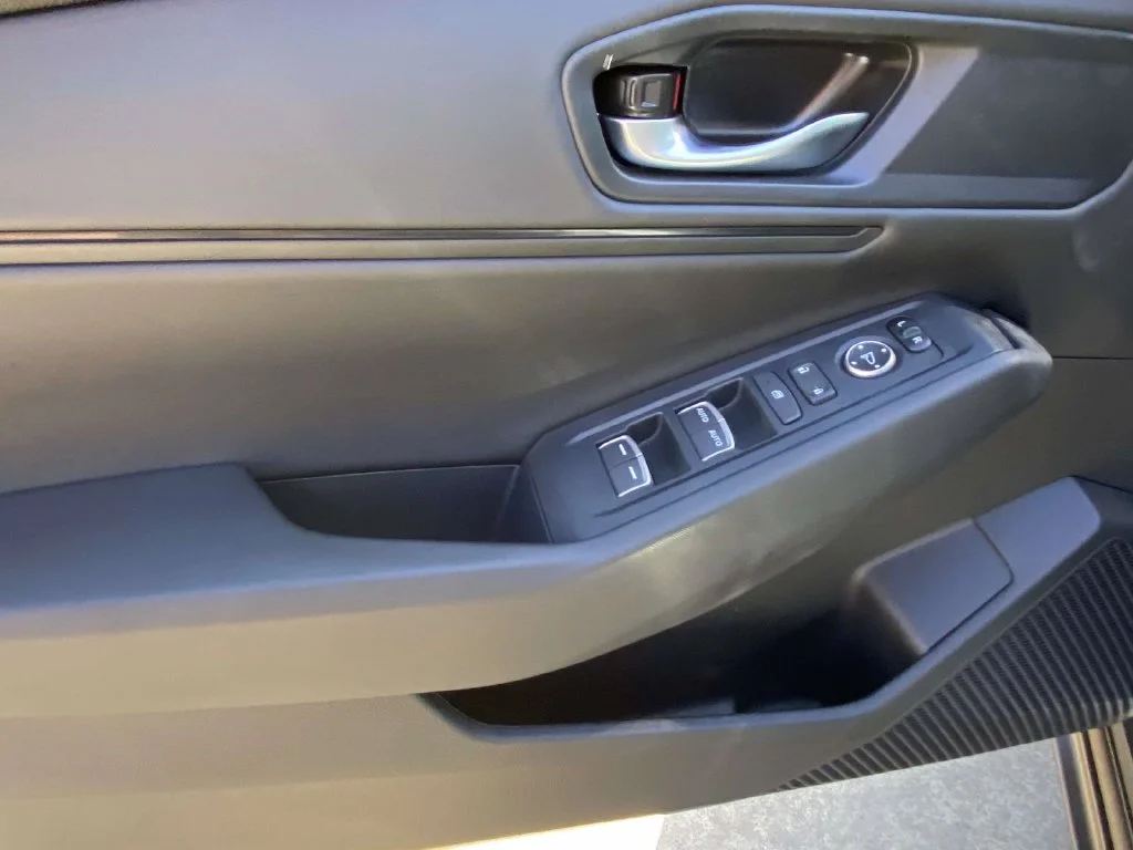 Certified Used 2025 White Honda SE image 19