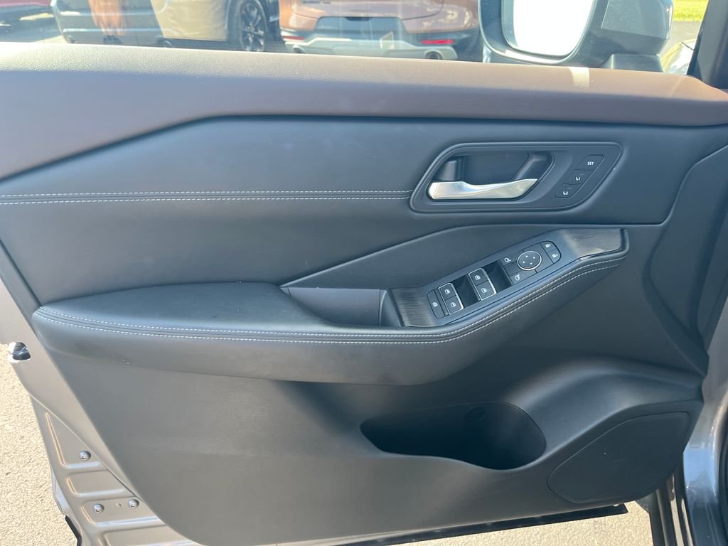 Used 2023 Gray Nissan SL image 11