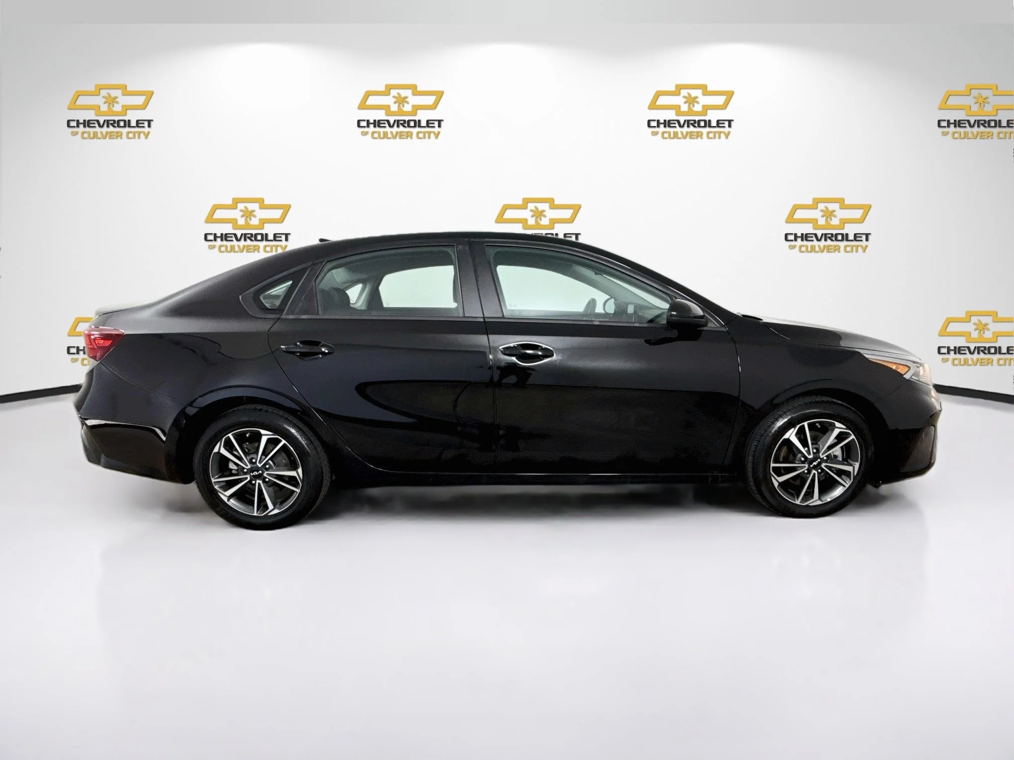 Used 2023 Aurora Black Pearl Kia LXS image 9