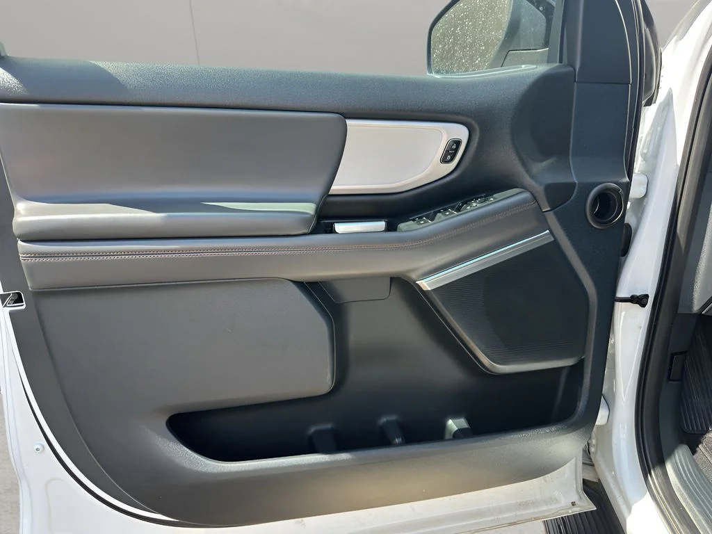 Used 2025 White Ford Active image 27