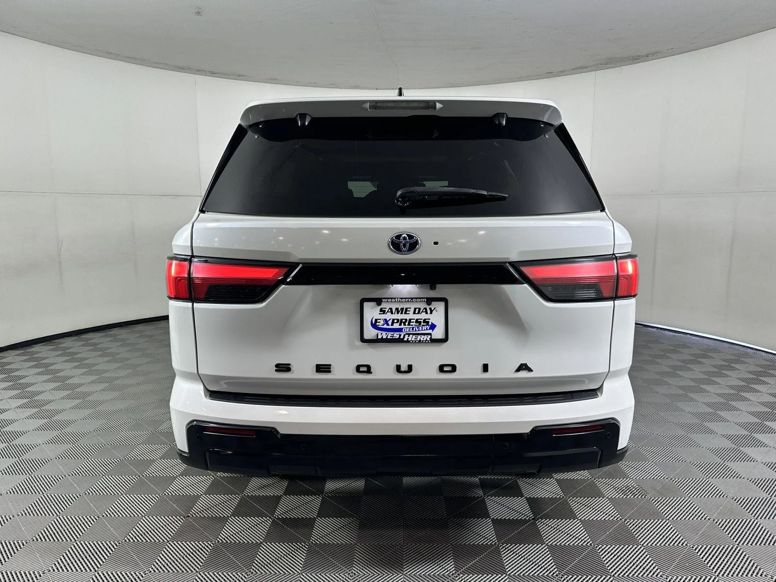 Used 2023 Wind Chill Pearl Toyota Platinum image 23