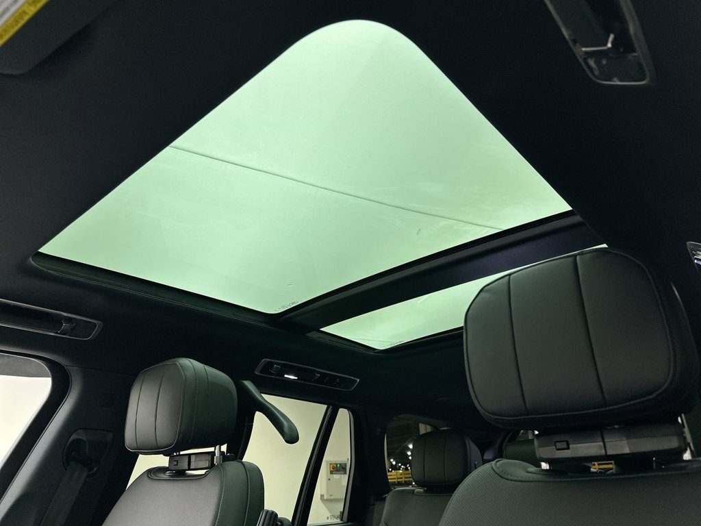 New 2027 Santorini Black Land Rover SE image 11