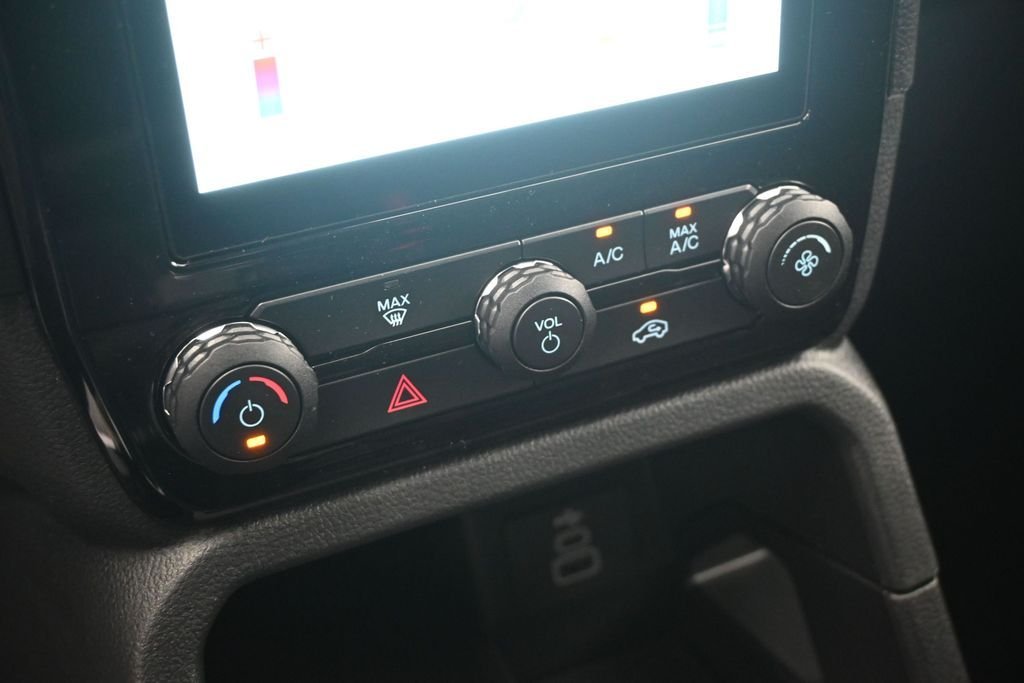 New 2026 Oxford White Ford XLT image 14