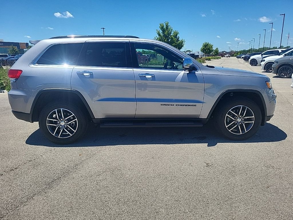 Used 2018 Silver Jeep Limited image 6