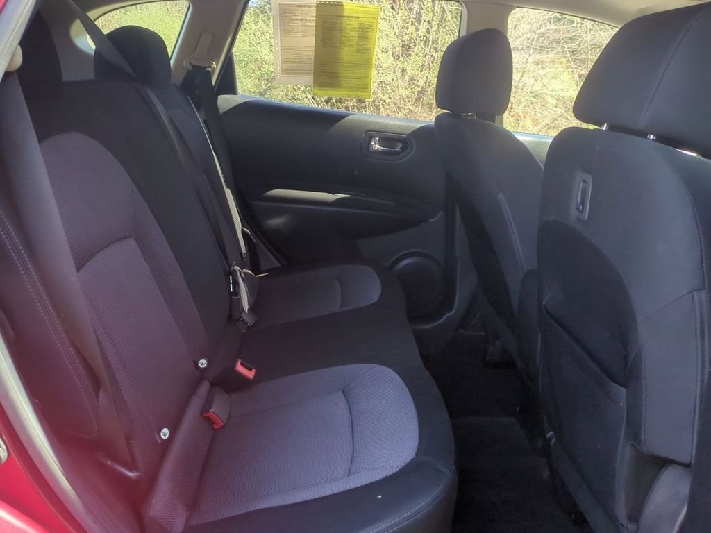 Used 2010 Red Nissan SL image 24