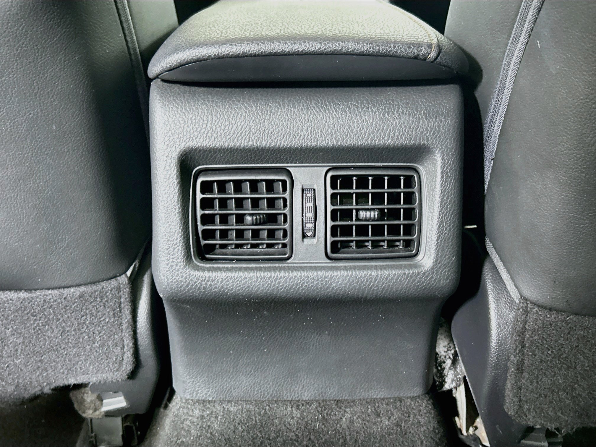Used 2018 Wind Chill Pearl Toyota XLE image 26