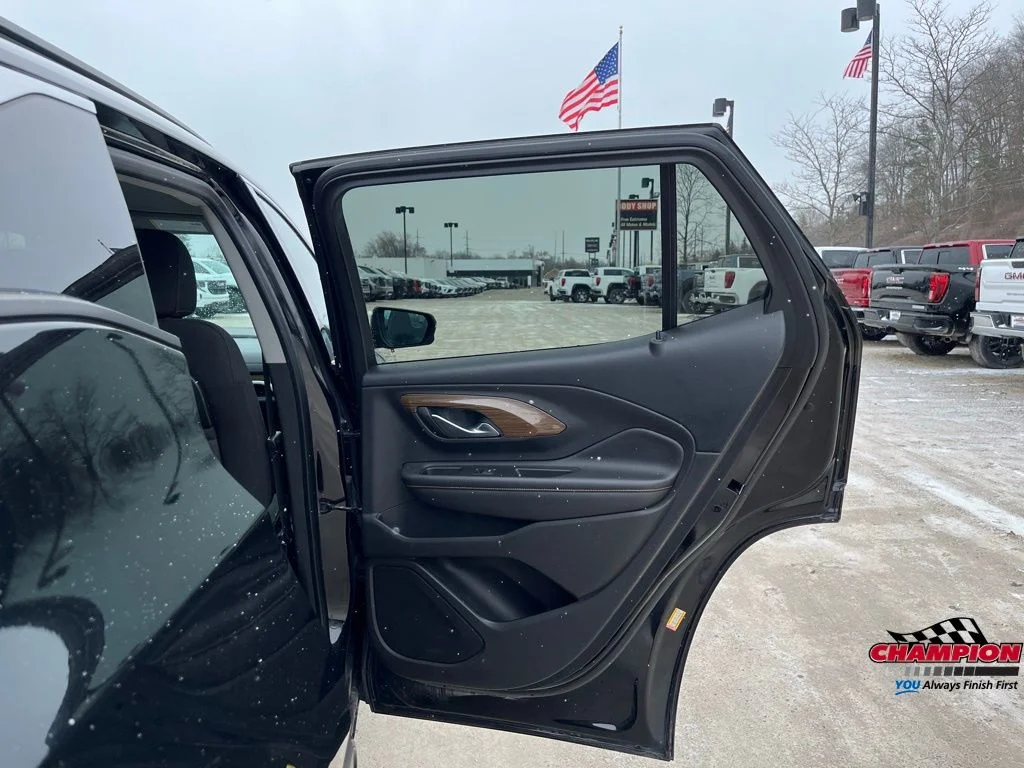 Used 2018 Black GMC SLE image 36