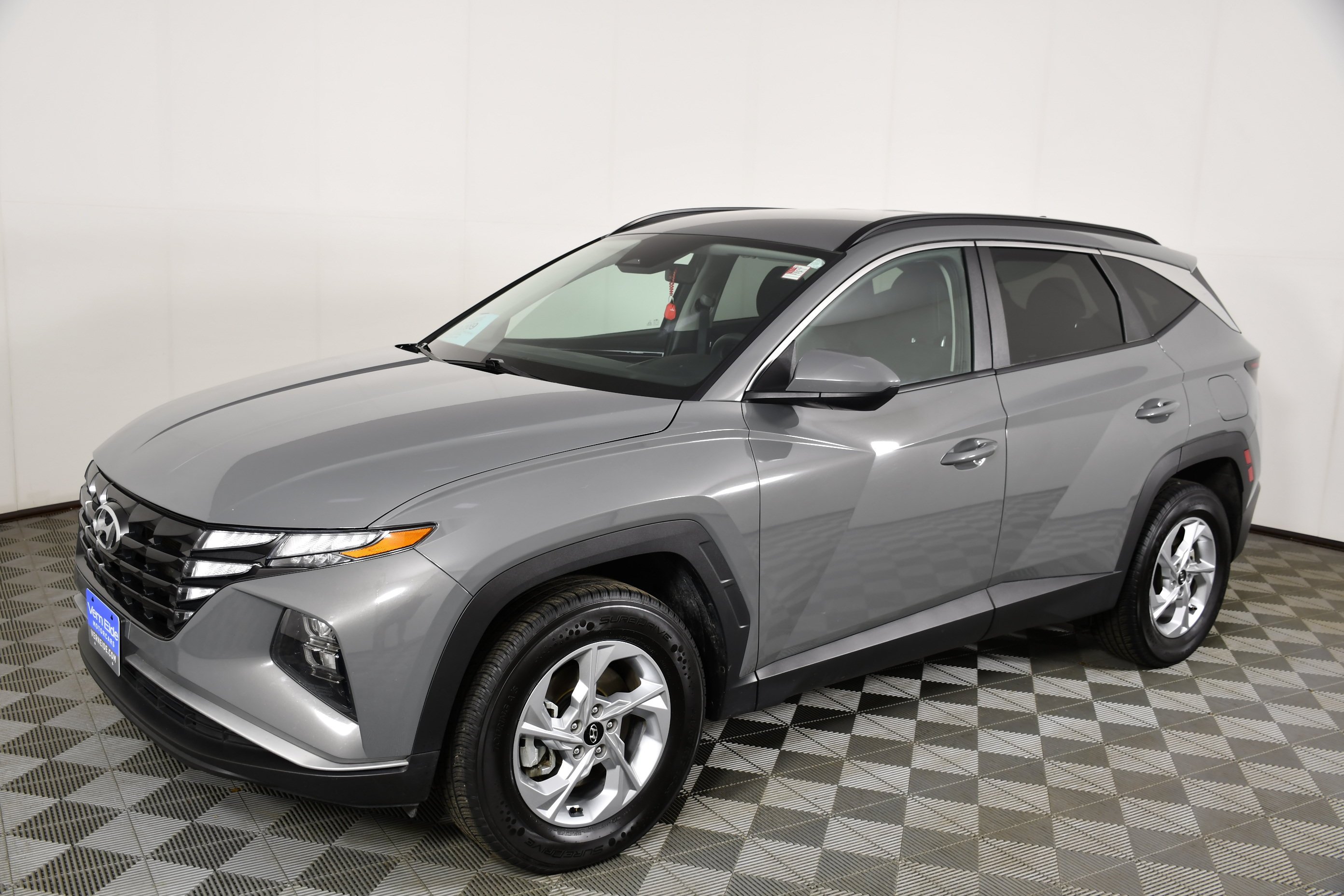 Used 2024 Hampton Gray Hyundai SEL image 9