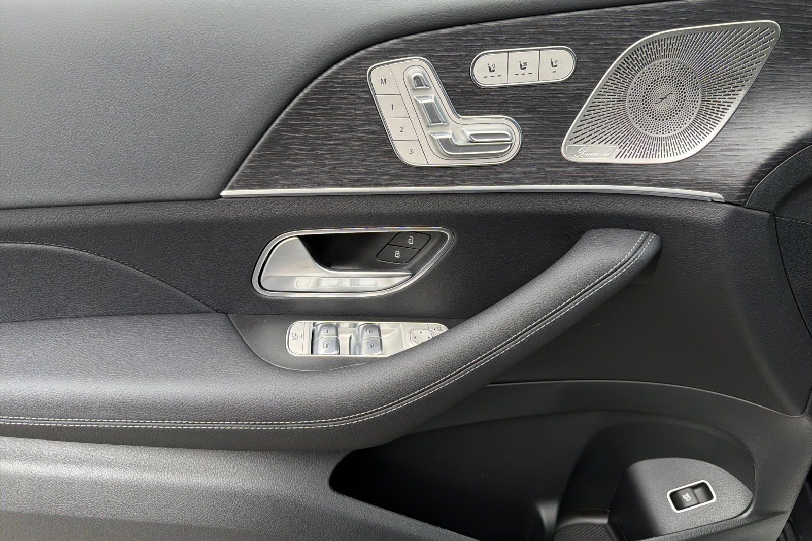 New 2026 Selenite Grey Metallic Mercedes-Benz GLS 450 image 22