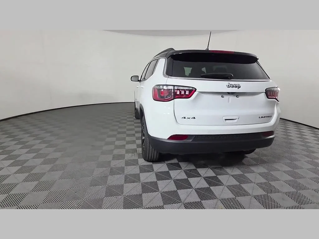 New 2026 Bright White Clear-Coat Exterior Paint Jeep Limited image 27