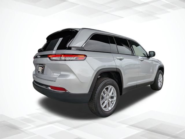 Used 2025 Silver Jeep Laredo X image 4