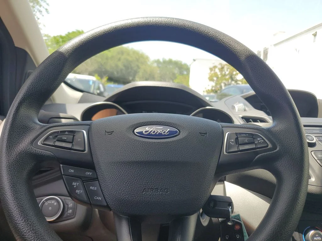 Used 2018 Gray Ford SE image 22
