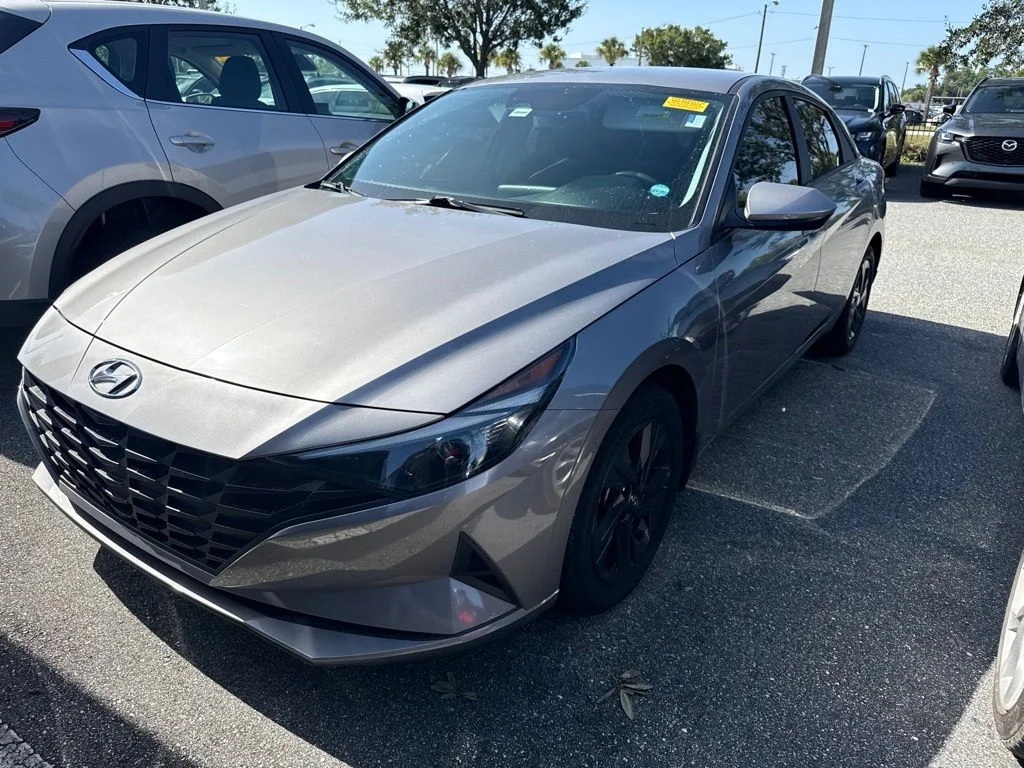 Used 2023 Gray Hyundai SEL image 2
