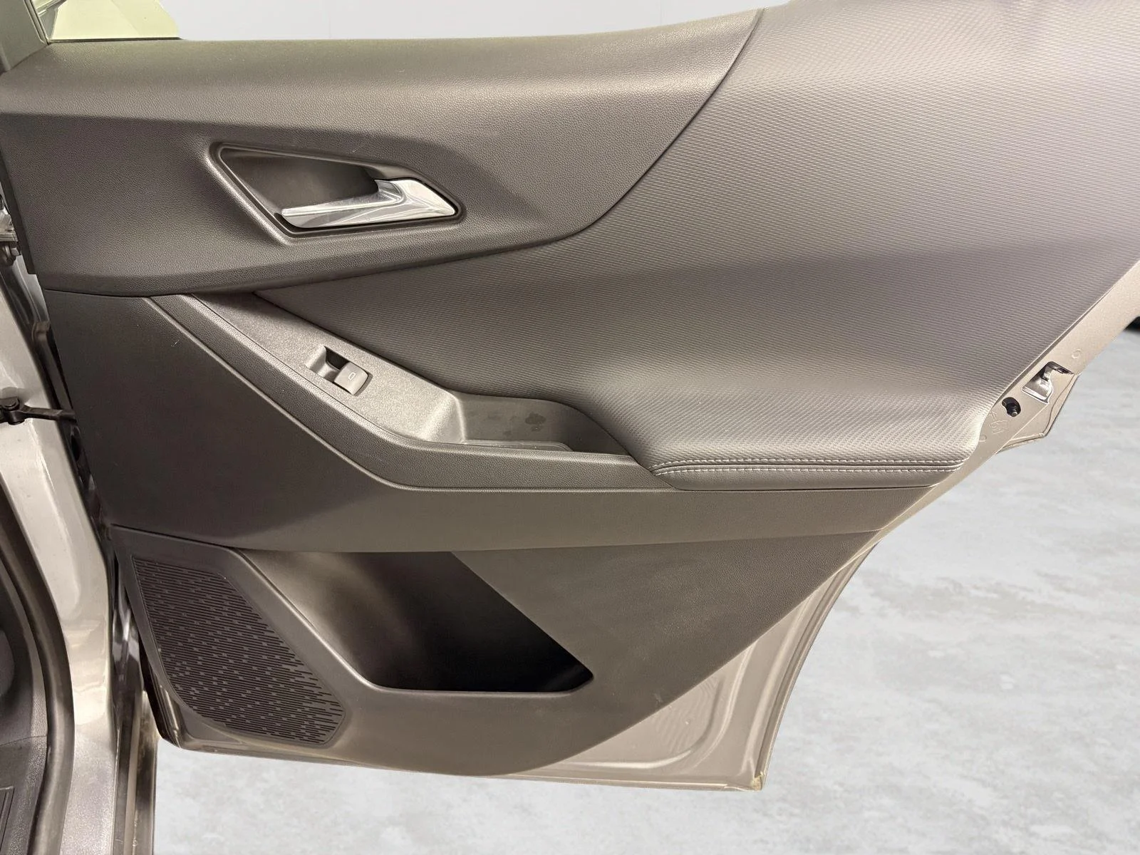 Used 2025 Sterling Gray Metallic Chevrolet AWD LT image 22