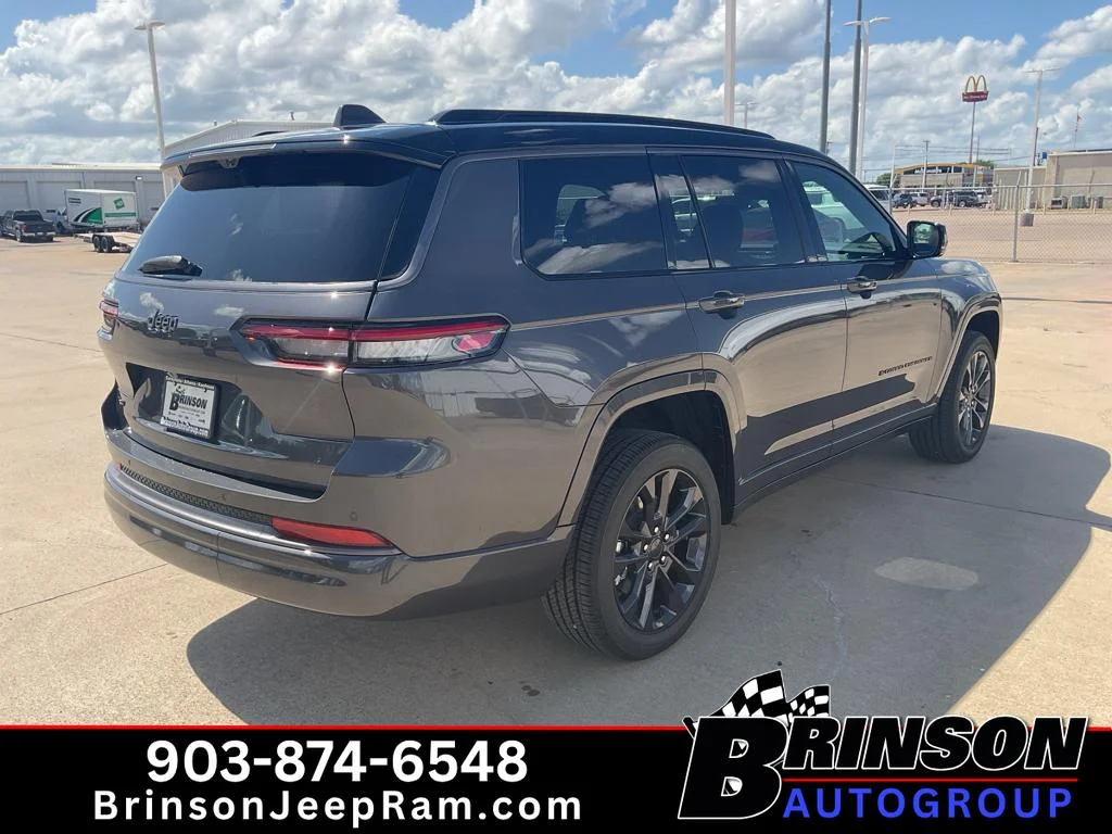 New 2026 Baltic Gray Metallic Clear-Coat Exterior Paint Jeep Limited Reserve image 5