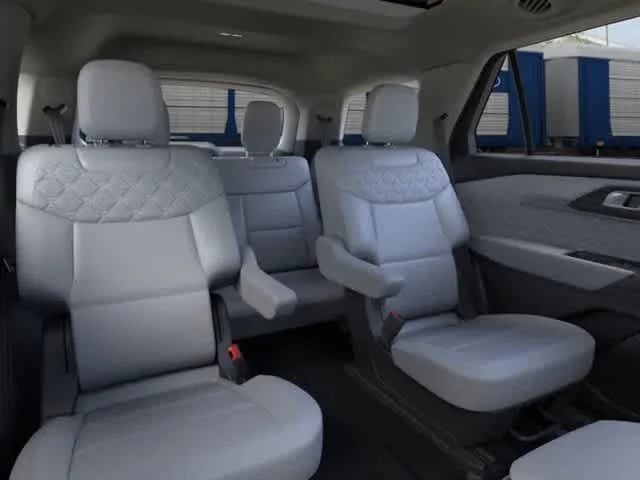 New 2026 Star White Metallic Tri-Coat Ford Platinum image 11