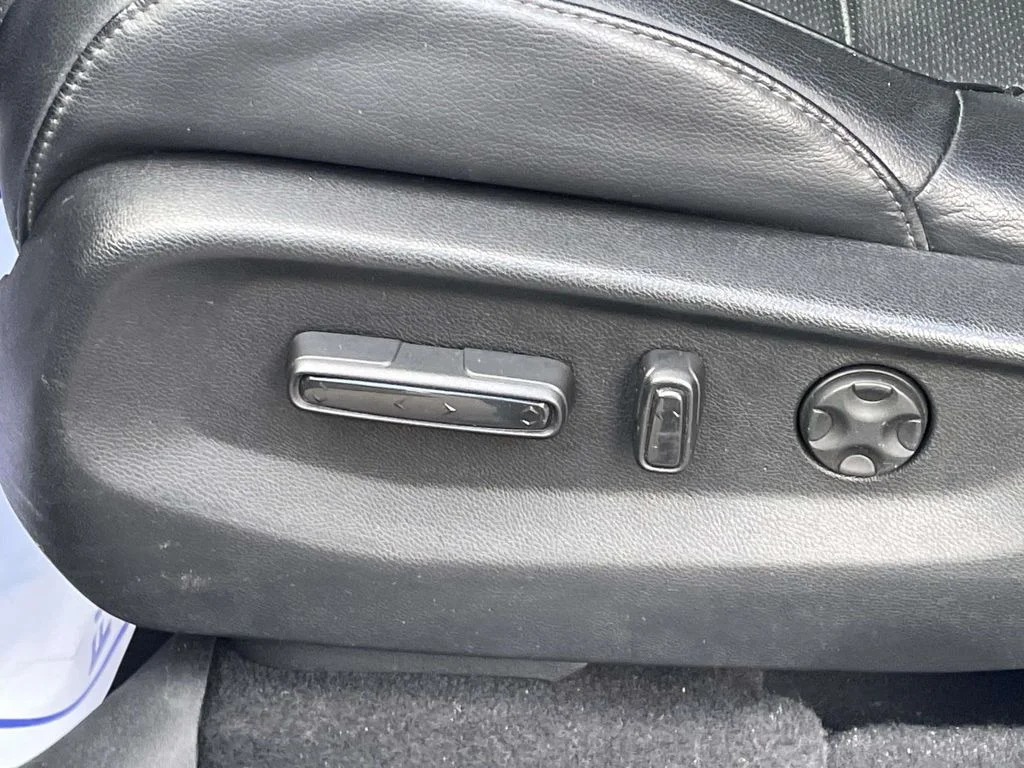 Used 2018 Silver Honda EX-L image 17