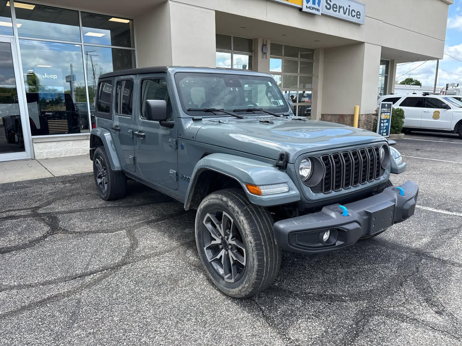 Used 2024 Anvil Clear Coat Jeep Sport S image 4