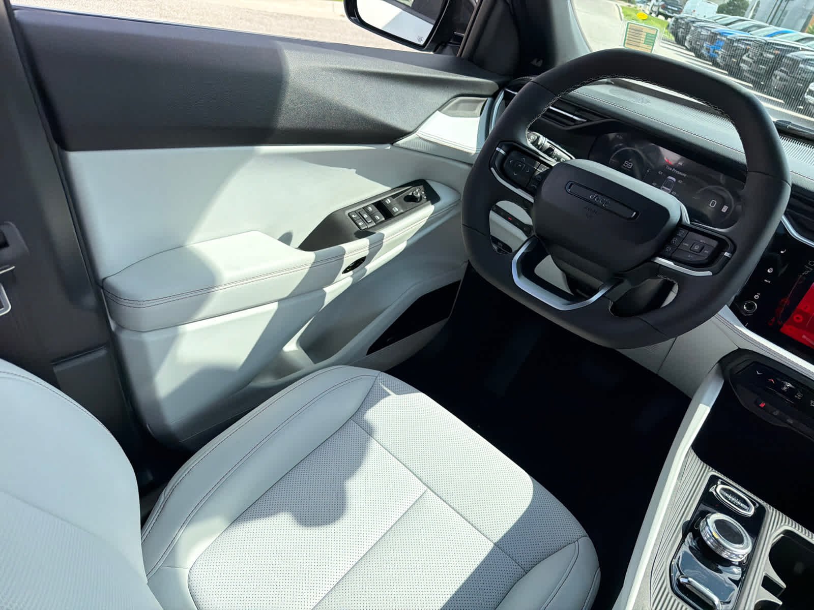 New 2026 Bright White Clear-Coat Exterior Paint Jeep Limited image 14