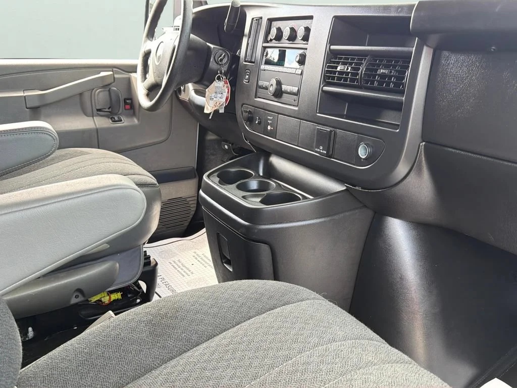 2025 Chevrolet Express Cargo Work Van - Photo 32