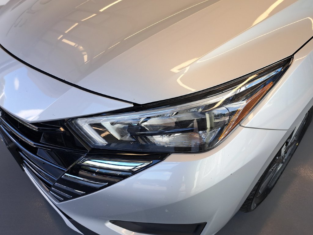 Used 2025 Silver Nissan 1.6 SV image 39