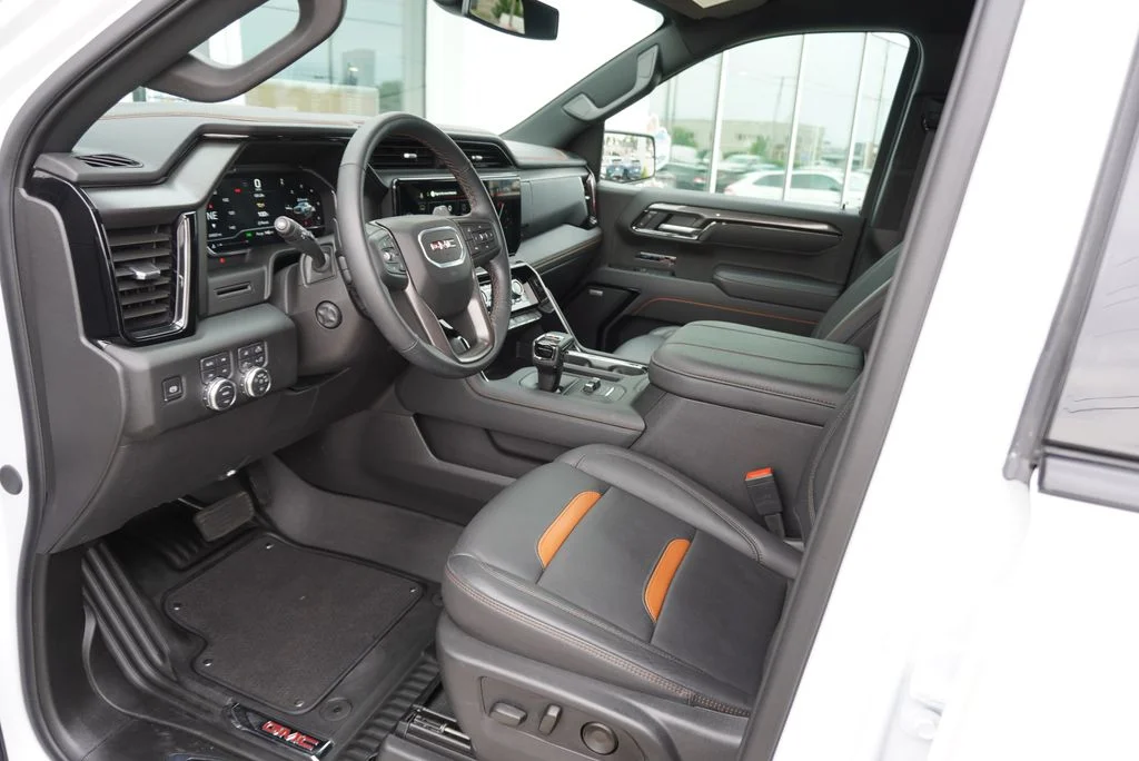 Used 2025 White GMC AT4 image 20